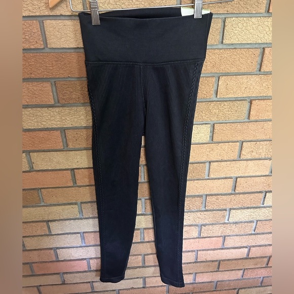 NWT OFFLINE By Aerie Seamless Cable High Waisted Legging 7/8 Size Small - Picture 2 of 7